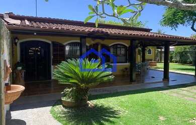 Imagem: A casa possui 4 Dormitórios, 4 Banheiros, 4 Vagas na garagem