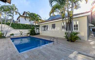 Imagem: A casa em condomínio possui 4 Dormitórios, 3 Banheiros, 5