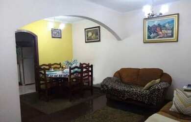 Imagem: A casa possui 3 Dormitórios, 3 Banheiros e 158m² de Área