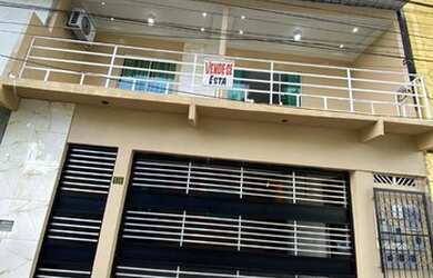 Imagem: A casa possui 5 Dormitórios, 5 Banheiros, 3 Vagas na garagem