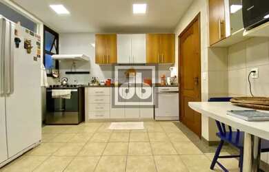 Imagem 10: Edifício adjacente á Rua Rainha Guilhermina 272 metros Varanda 4 quartos...