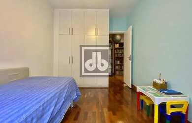 Imagem 16: Edifício adjacente á Rua Rainha Guilhermina 272 metros Varanda 4 quartos...