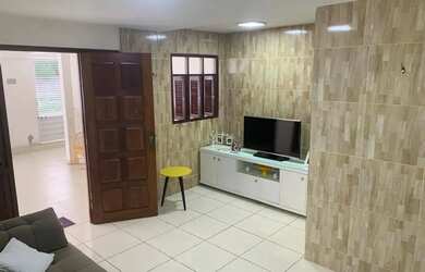 Imagem: A casa possui 3 Dormitórios, 1 Banheiro e 300m² de Área e