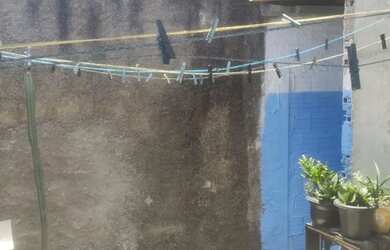 Imagem: A casa possui 2 Dormitórios, 1 Banheiro e está localizado