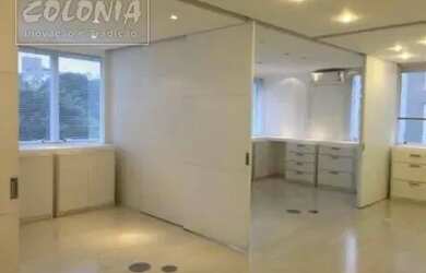 Imagem: O depósito possui 3 Vagas na garagem e 205m² de Área e está