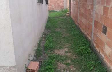 Imagem: A casa possui 4 Dormitórios, 1 Banheiro, 1 Vaga na garagem