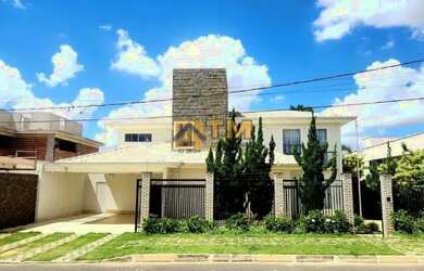 Imagem: A casa em condomínio possui 4 Dormitórios, 5 Banheiros, 2