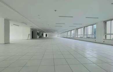 Imagem: O depósito possui 5 Vagas na garagem, 675m² de Área e está