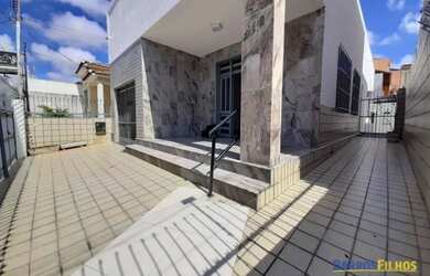 Imagem: O depósito possui 2 Vagas na garagem, 250m² de Área e está