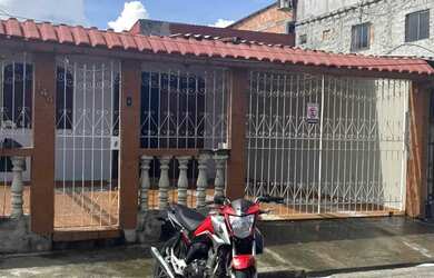 Imagem: A casa possui 2 Dormitórios, 1 Banheiro e está localizado