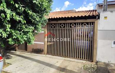 Imagem: A casa possui 2 Dormitórios, 2 Banheiros, 1 Vaga na garagem