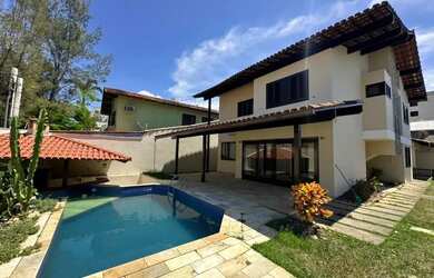 Imagem: A casa possui 4 Dormitórios, 4 Banheiros, 2 Vagas na garagem