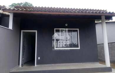 Imagem: A casa possui 2 Dormitórios, 1 Banheiro, 3 Vagas na garagem