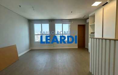 Imagem: O depósito possui 1 Vaga na garagem e 33m² de Área e está