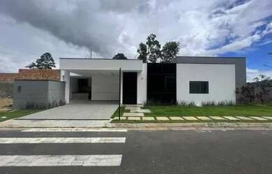 Imagem: A casa em condomínio possui 4 Dormitórios, 1 Banheiro, 4 Vagas