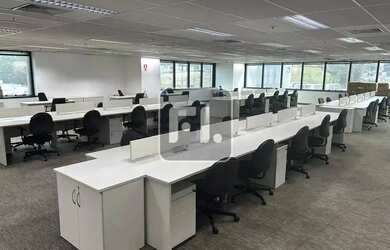 Imagem: O depósito à venda possui 5 Vagas na garagem e 346m² de Área