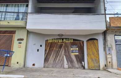 Imagem: A casa possui 4 Dormitórios, 4 Banheiros, 2 Vagas na garagem