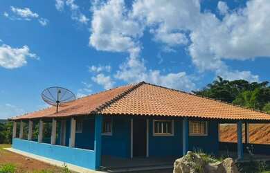 Imagem: A casa possui 2 Dormitórios, 1 Banheiro, 5 Vagas na garagem