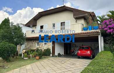 Imagem: A casa em condomínio possui 4 Dormitórios, 4 Banheiros, 4