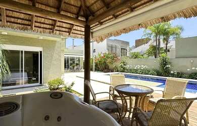 Imagem: A casa em condomínio à venda possui 5 Dormitórios, 5 Banheiros