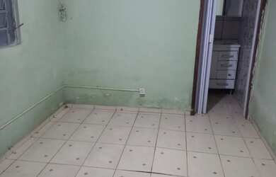 Imagem: A casa possui 3 Dormitórios, 2 Banheiros, 1 Vaga na garagem