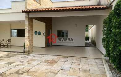 Imagem: A casa possui 4 Dormitórios, 3 Banheiros e 450m² de Área