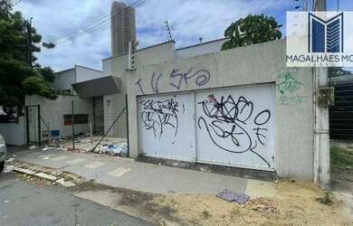 Imagem: A casa possui 5 Dormitórios, 3 Banheiros, 2 Vagas na garagem