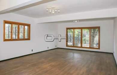 Imagem: A casa possui 3 Dormitórios, 3 Banheiros, 1 Vaga na garagem