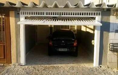 Imagem: A casa possui 3 Dormitórios, 3 Banheiros, 1 Vaga na garagem