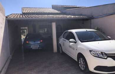 Imagem: A casa possui 2 Dormitórios, 1 Banheiro, 4 Vagas na garagem