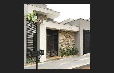 Imagem: A casa possui 3 Dormitórios, 2 Banheiros, 1 Vaga na garagem