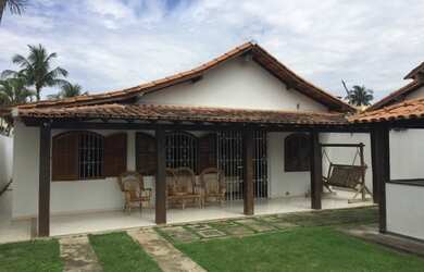 Imagem: A casa possui 5 Dormitórios, 1 Banheiro, 3 Vagas na garagem