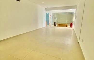 Imagem: O depósito possui 1 Vaga na garagem, 49m² de Área e está