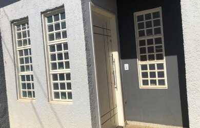 Imagem: A casa à venda possui 3 Dormitórios, 2 Banheiros, 2 Vagas