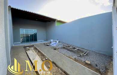 Imagem: A casa possui 2 Dormitórios, 2 Banheiros, 2 Vagas na garagem