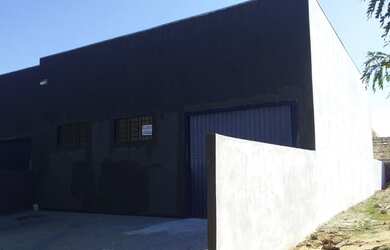 Imagem: O depósito possui 4 Vagas na garagem, 200m² de Área e está