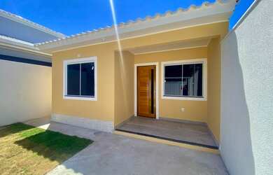 Imagem: A casa possui 2 Dormitórios, 3 Banheiros, 2 Vagas na garagem