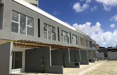 Imagem: A casa possui 3 Dormitórios, 3 Banheiros, 1 Vaga na garagem