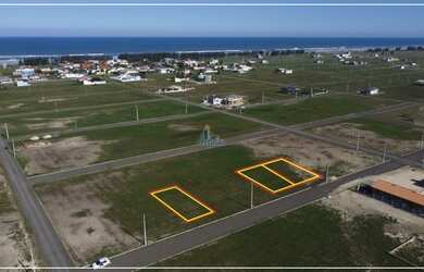 Imagem: O terreno possui 312m² de Área e está localizado em Balneário