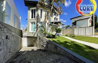 Imagem 4: Casa para venda com lareira e quintal em condomínio de Arujá