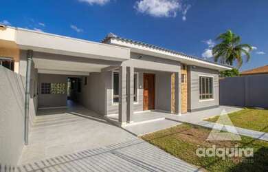 Imagem: A casa possui 4 Dormitórios, 2 Banheiros, 2 Vagas na garagem