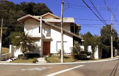 Imagem: A casa em condomínio possui 3 Dormitórios, 5 Banheiros, 2