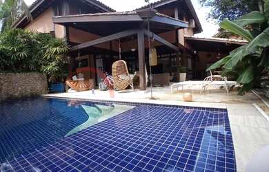 Imagem: A casa em condomínio possui 5 Dormitórios, 5 Banheiros, 3