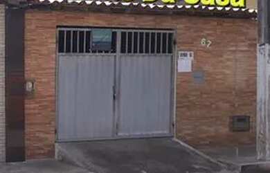 Imagem: A casa possui 2 Dormitórios, 2 Banheiros, 1 Vaga na garagem