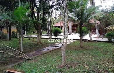 Imagem: A casa possui 5 Dormitórios, 4 Banheiros, 5 Vagas na garagem