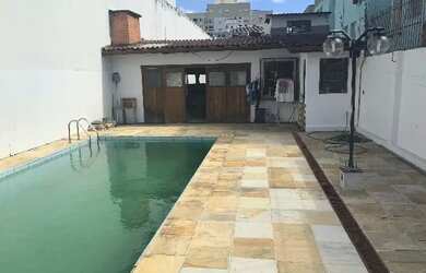 Imagem: A casa possui 5 Dormitórios, 5 Banheiros, 5 Vagas na garagem