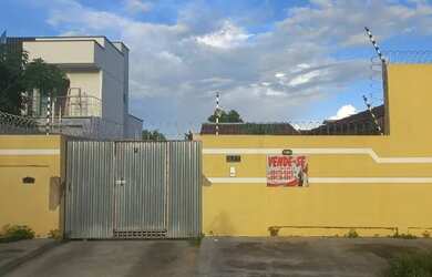 Imagem: A casa possui 2 Dormitórios, 2 Banheiros, 2 Vagas na garagem