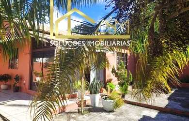 Imagem: A casa possui 3 Dormitórios, 3 Banheiros, 2 Vagas na garagem