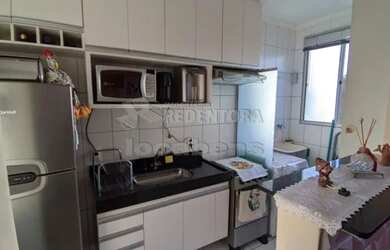 Imagem: O apartamento possui 2 Dormitórios, 1 Banheiro, 1 Vaga na garagem