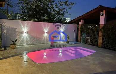 Imagem: A casa possui 5 Dormitórios, 4 Banheiros, 2 Vagas na garagem